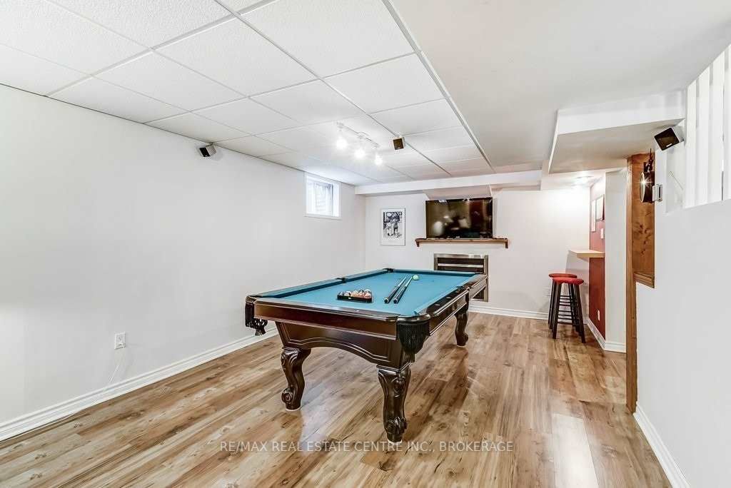 50 Curtis Dr