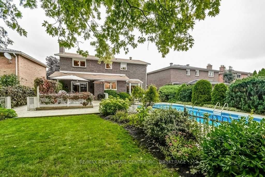 50 Curtis Dr