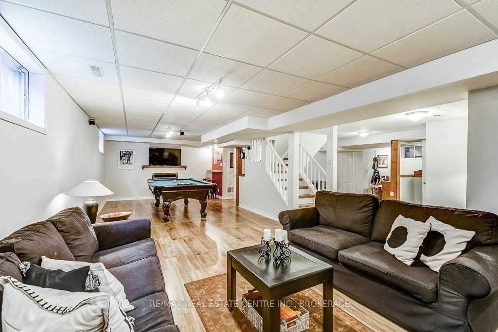 50 Curtis Dr
