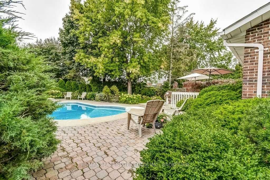 50 Curtis Dr