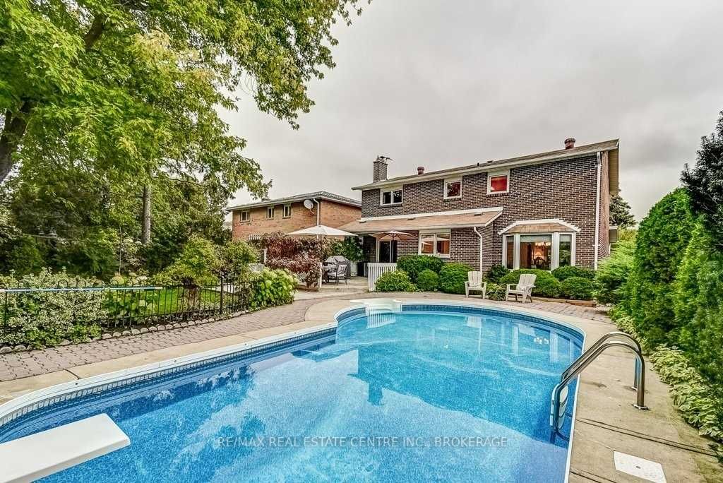 50 Curtis Dr