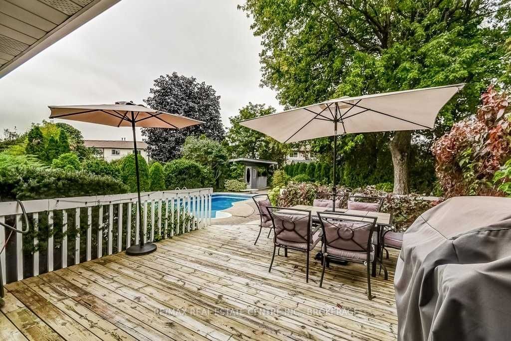 50 Curtis Dr