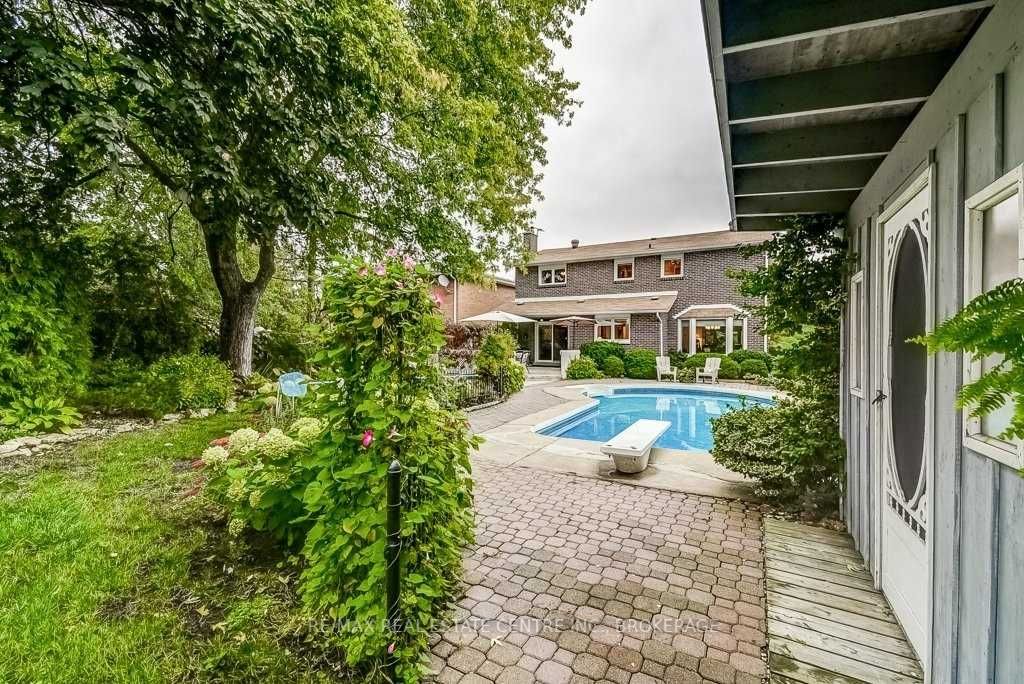 50 Curtis Dr