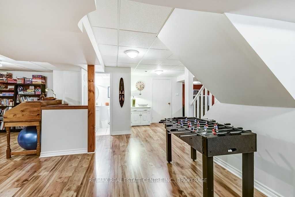 50 Curtis Dr