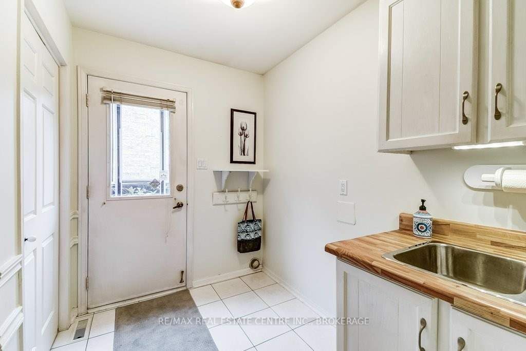 50 Curtis Dr