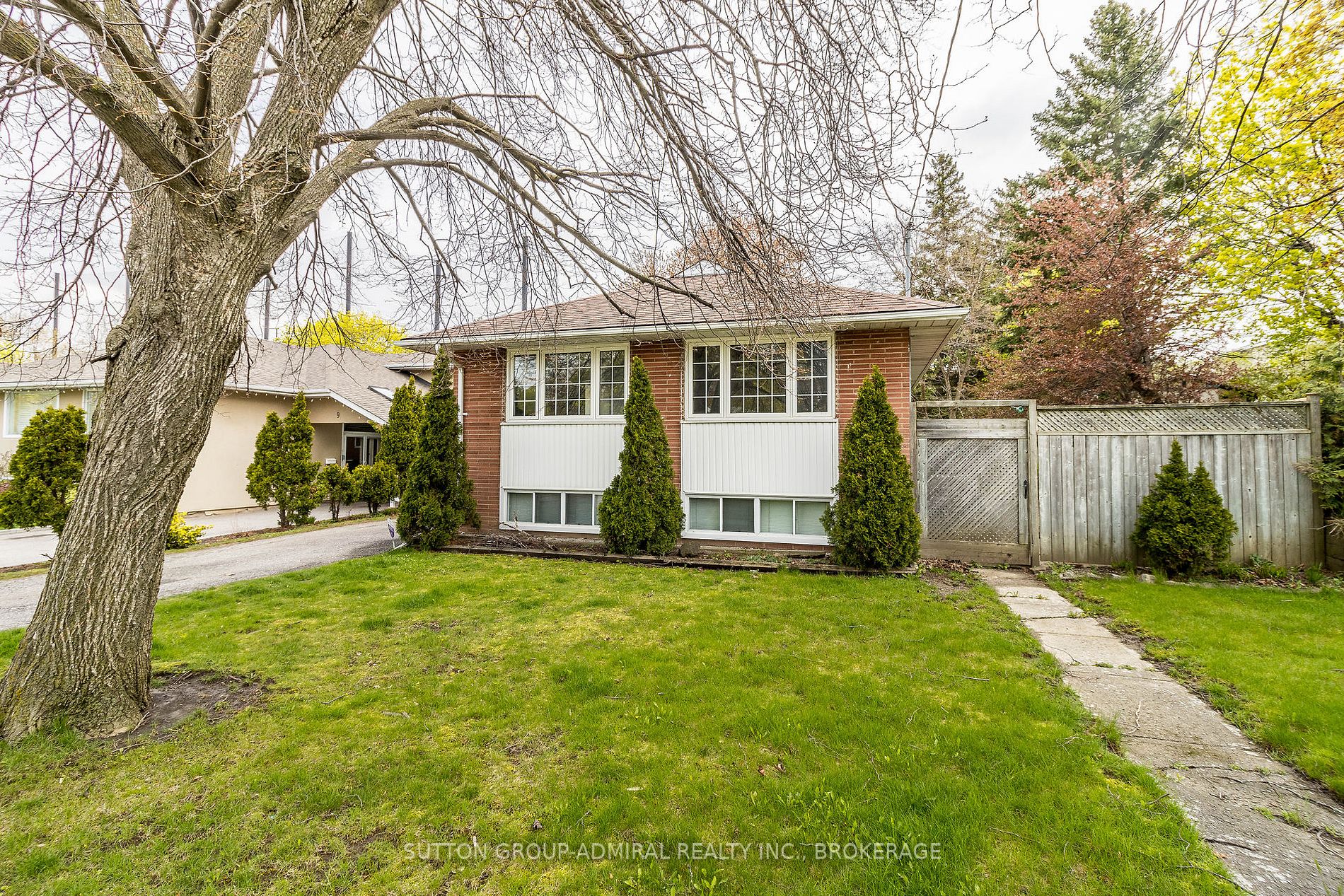 7 Golfwood Heights