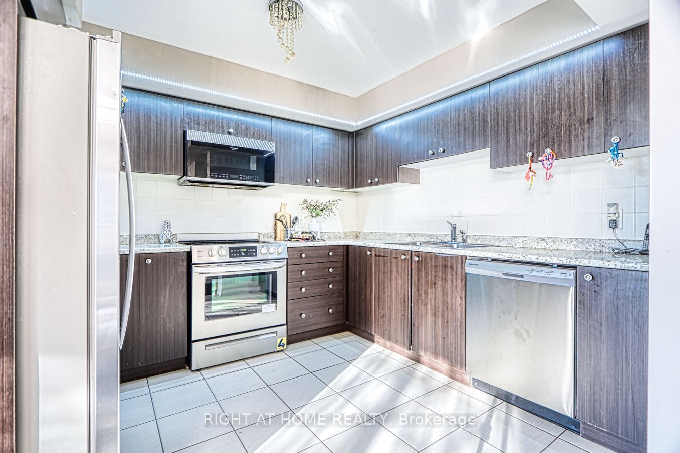 2441 Greenwich Dr, #36