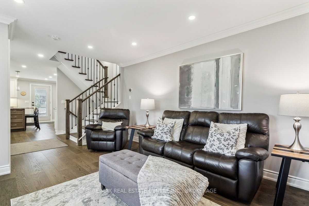 404 Erindale Dr