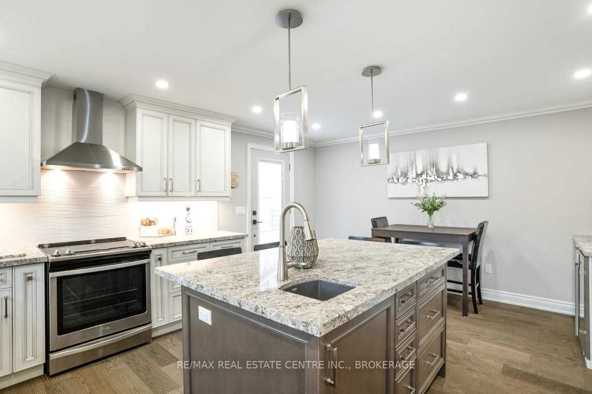 404 Erindale Dr