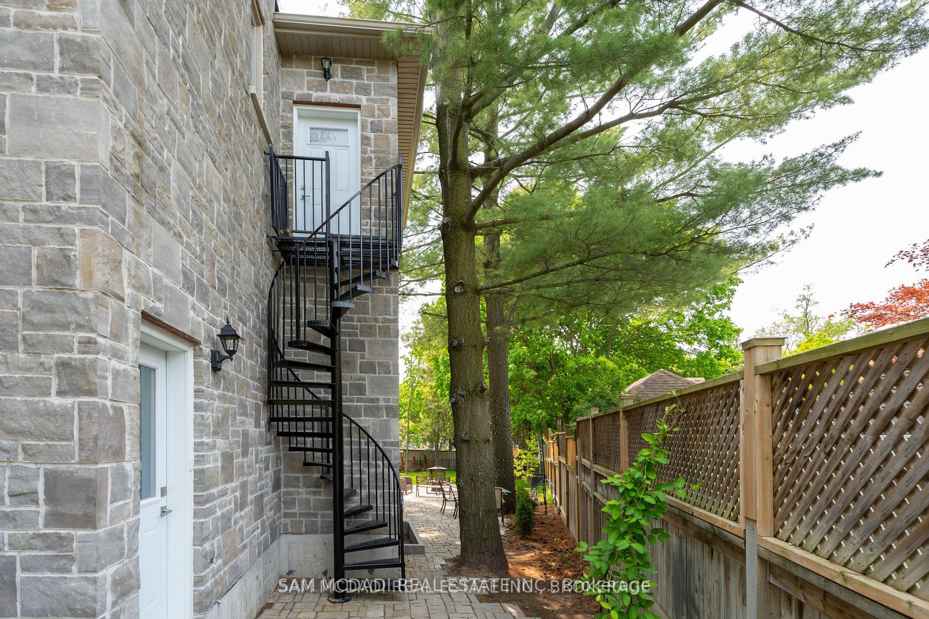 1138 Garden Road