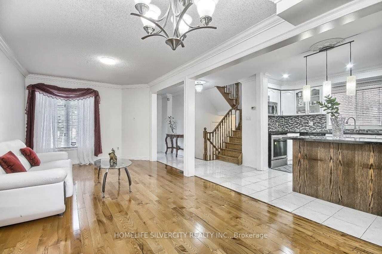 73 Rocky Mountain Cres