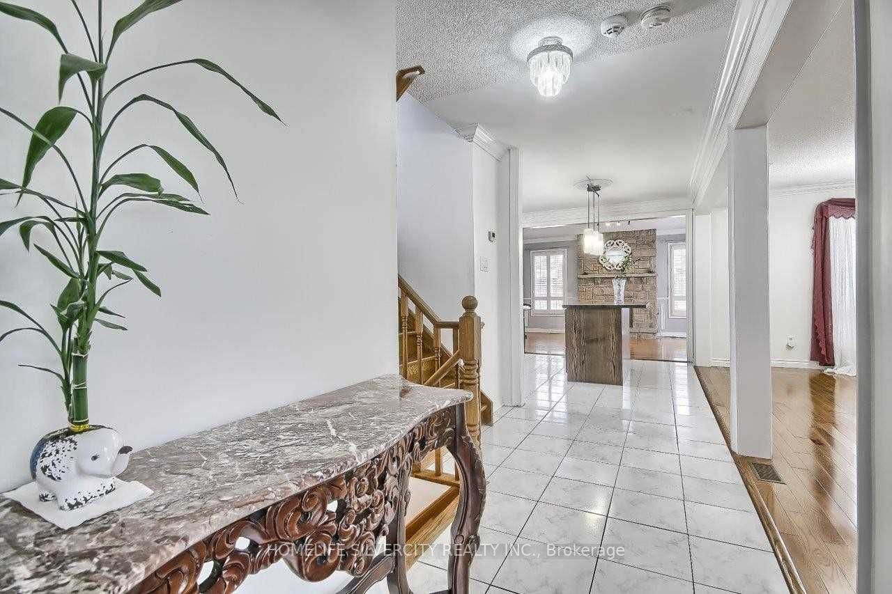 73 Rocky Mountain Cres