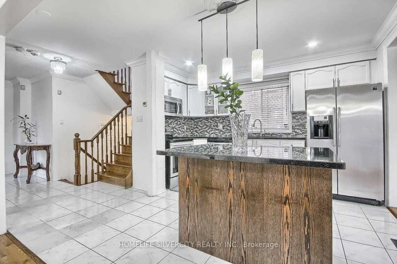 73 Rocky Mountain Cres