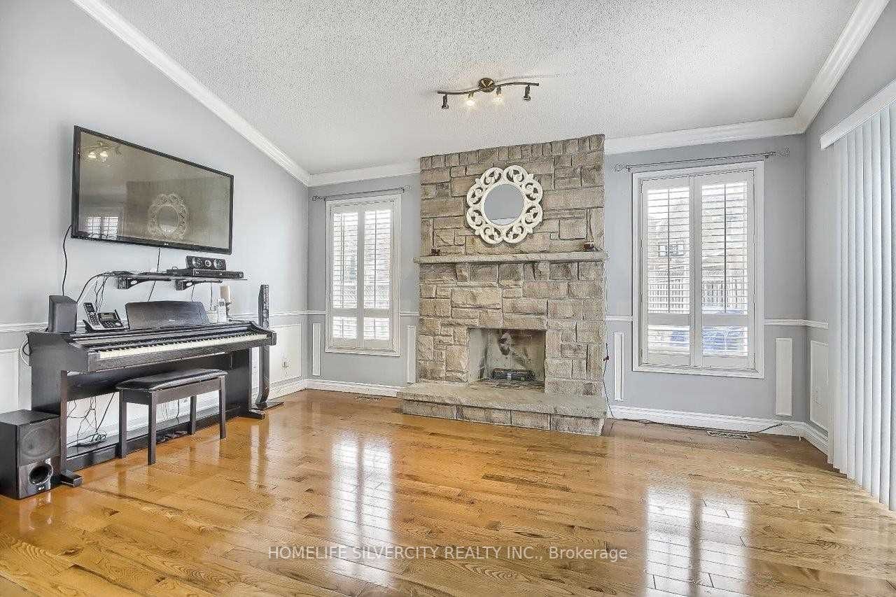 73 Rocky Mountain Cres
