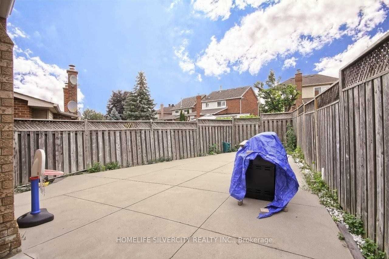 73 Rocky Mountain Cres