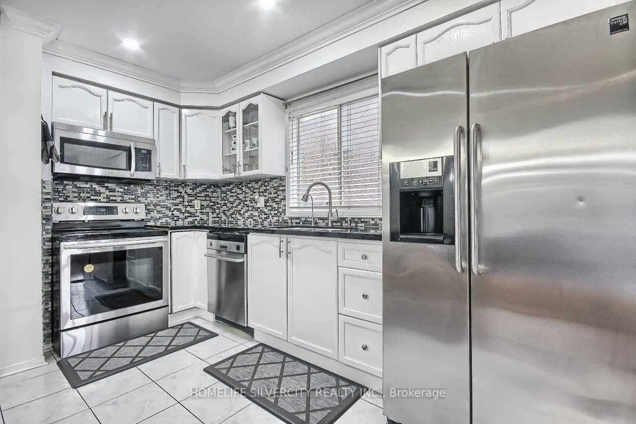 73 Rocky Mountain Cres