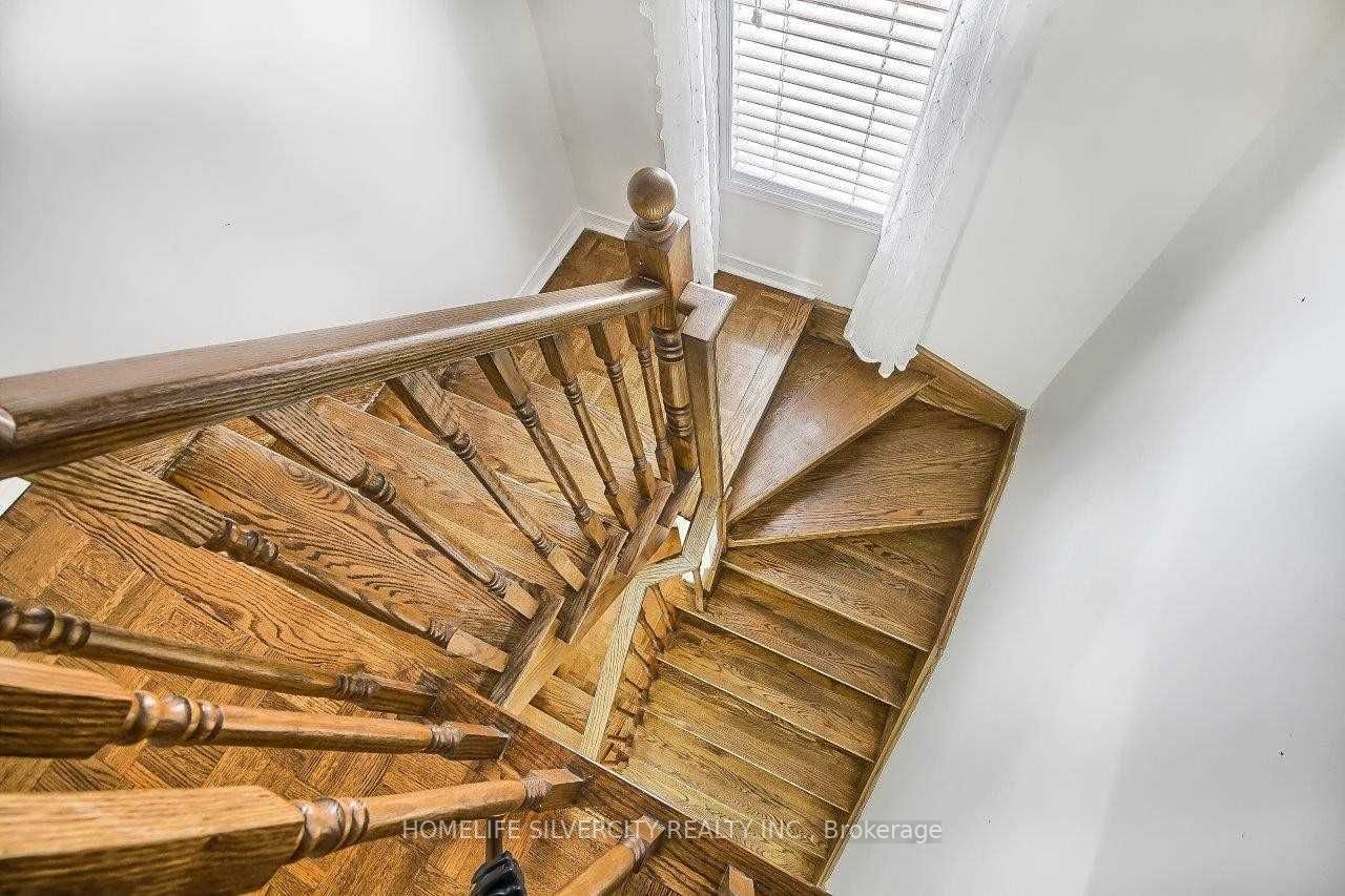 73 Rocky Mountain Cres