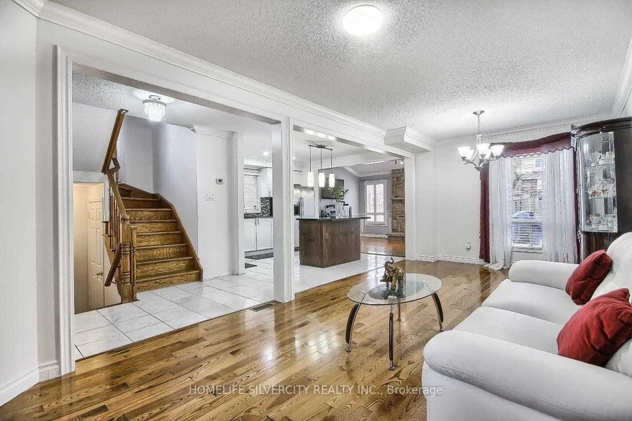 73 Rocky Mountain Cres