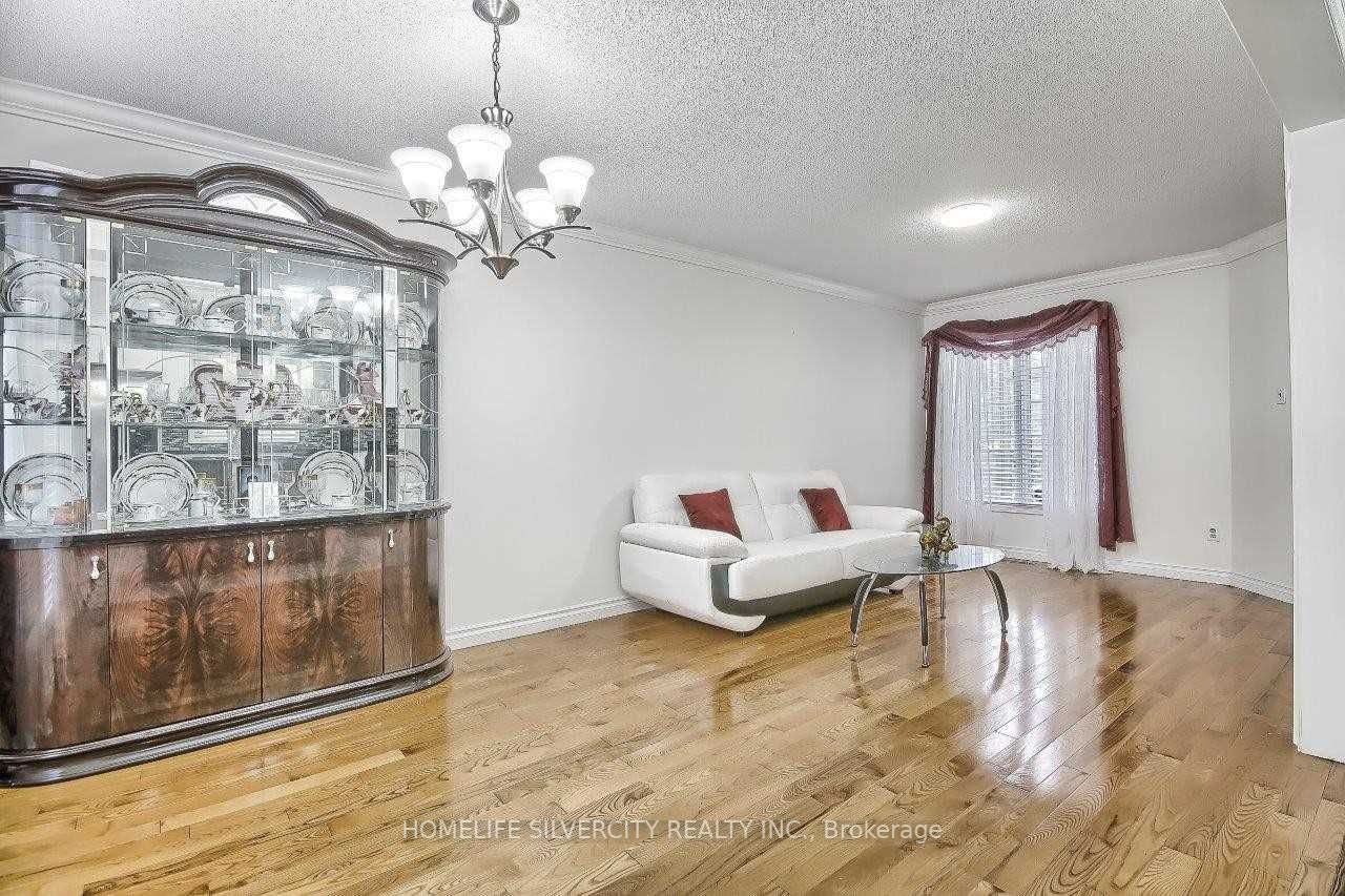 73 Rocky Mountain Cres