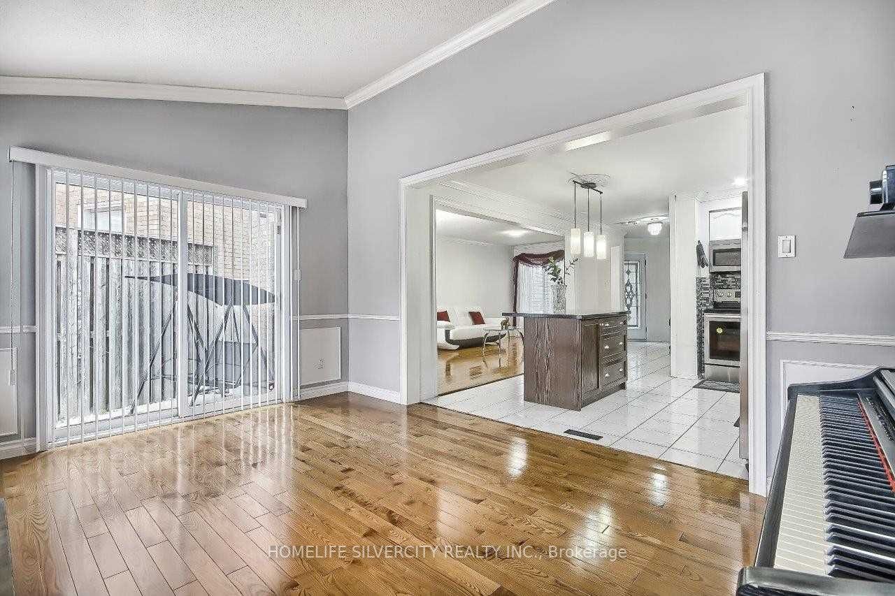 73 Rocky Mountain Cres