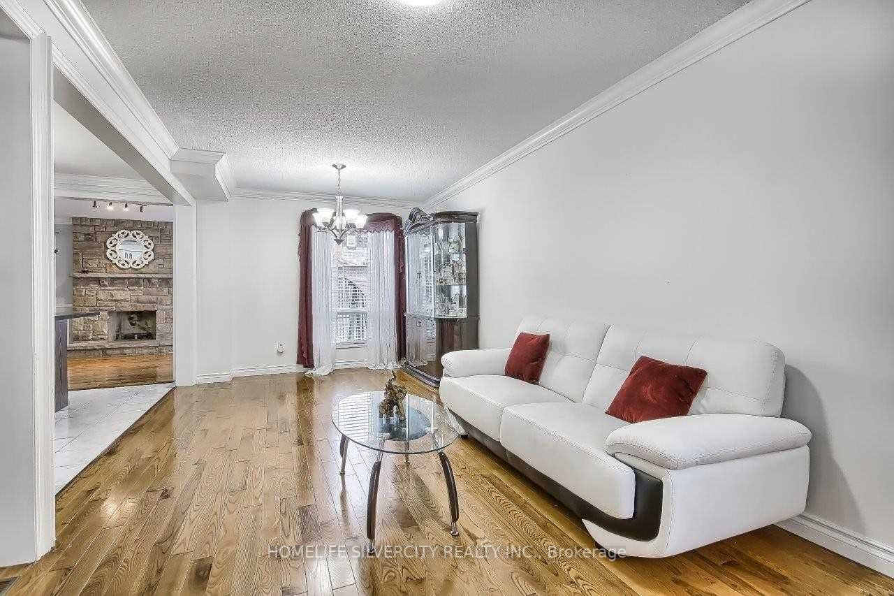 73 Rocky Mountain Cres