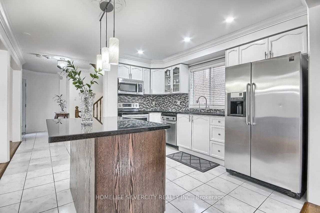 73 Rocky Mountain Cres