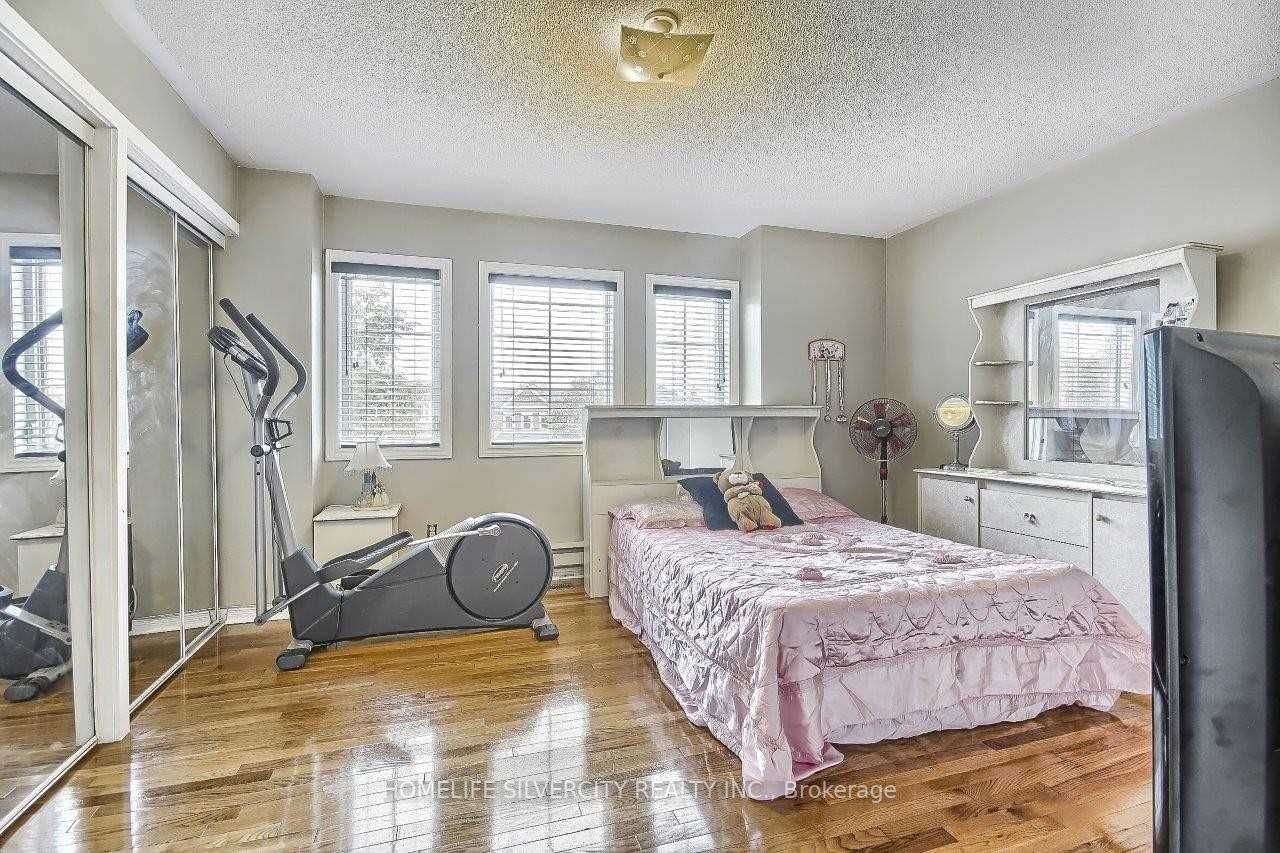 73 Rocky Mountain Cres
