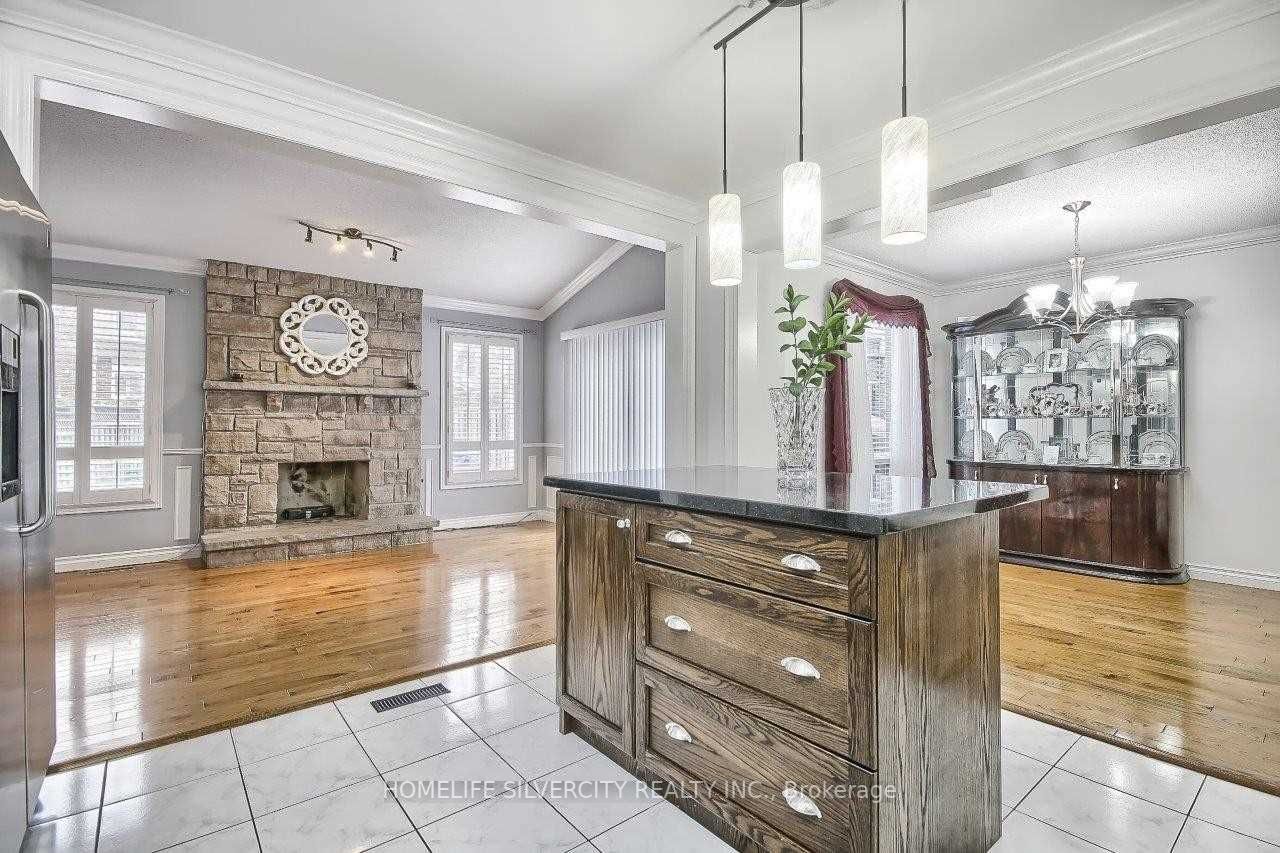 73 Rocky Mountain Cres