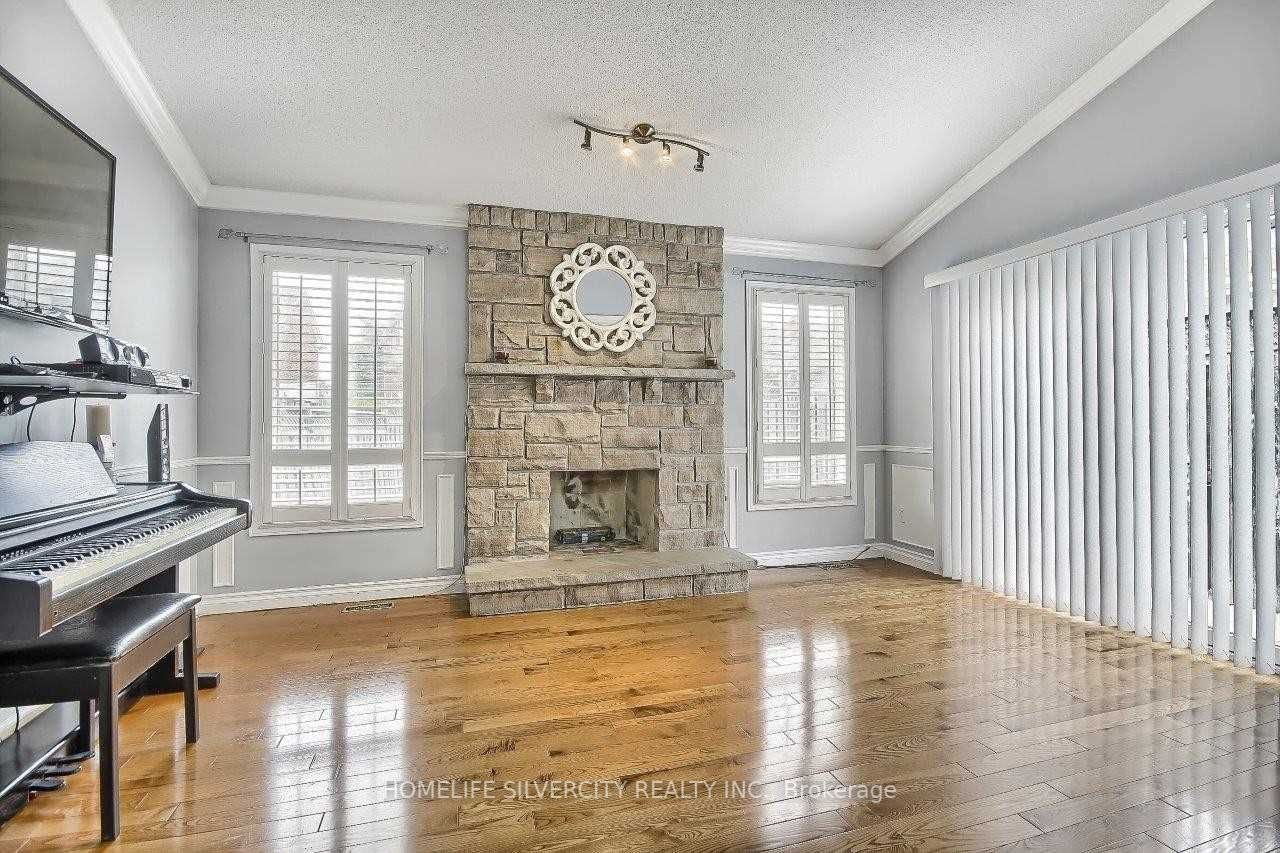 73 Rocky Mountain Cres