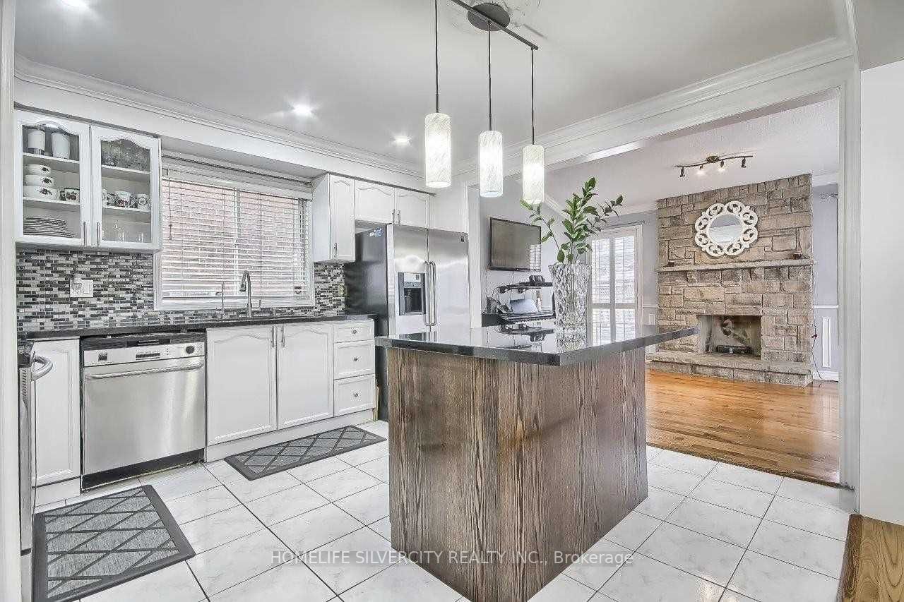 73 Rocky Mountain Cres