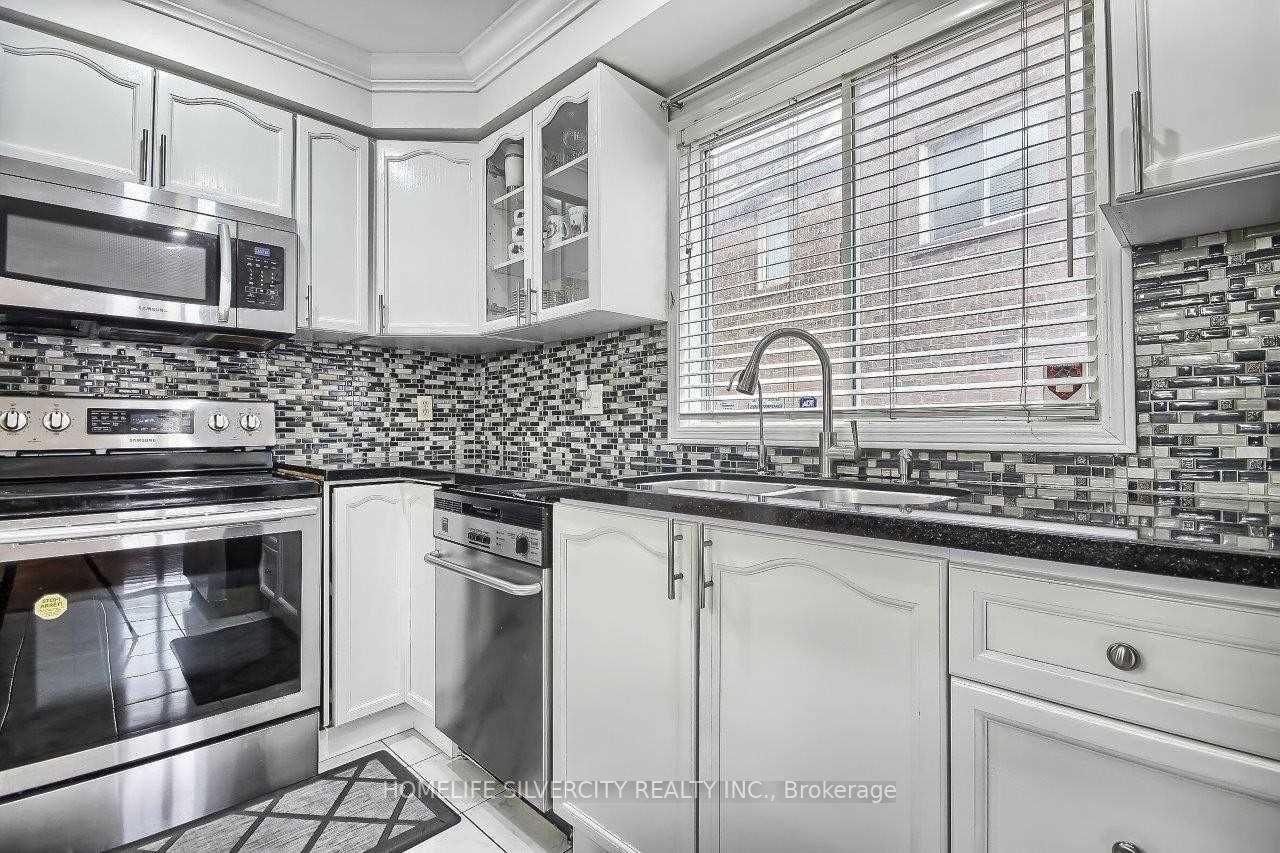 73 Rocky Mountain Cres
