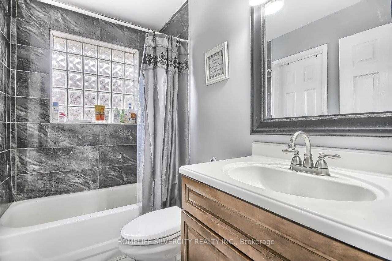 73 Rocky Mountain Cres