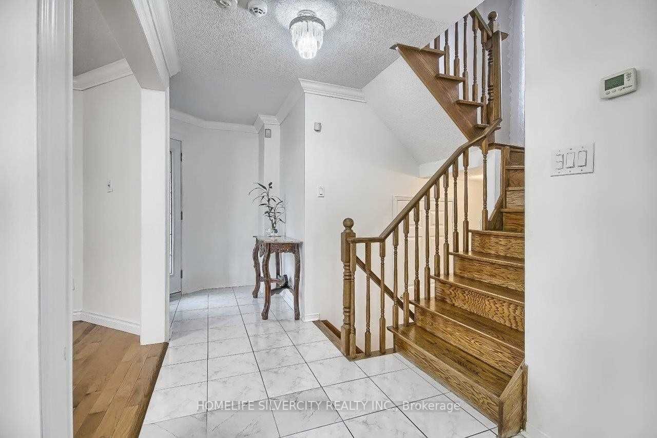 73 Rocky Mountain Cres
