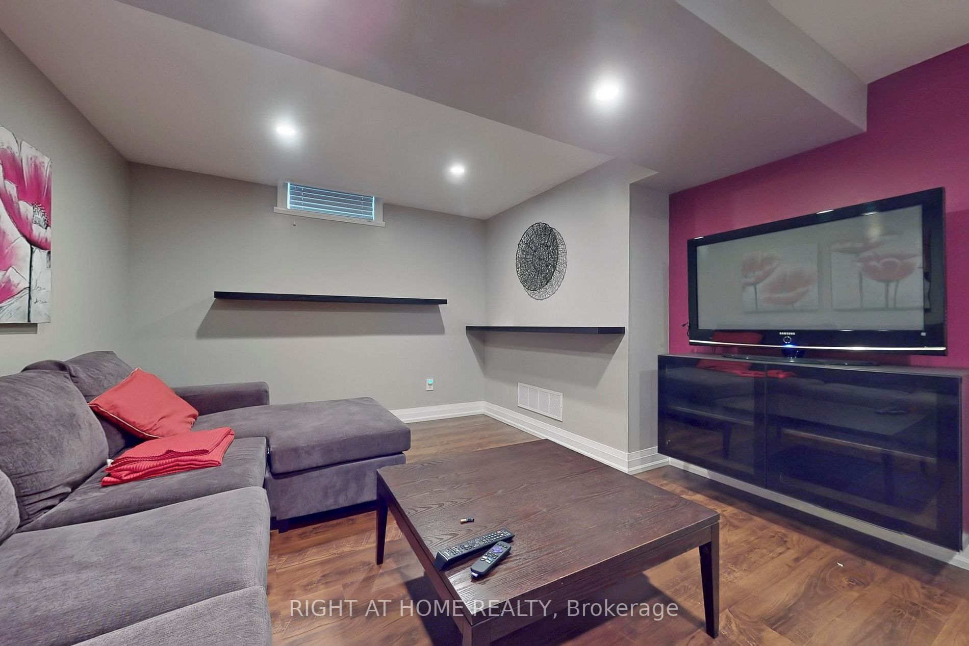 958 Fernandez Dr