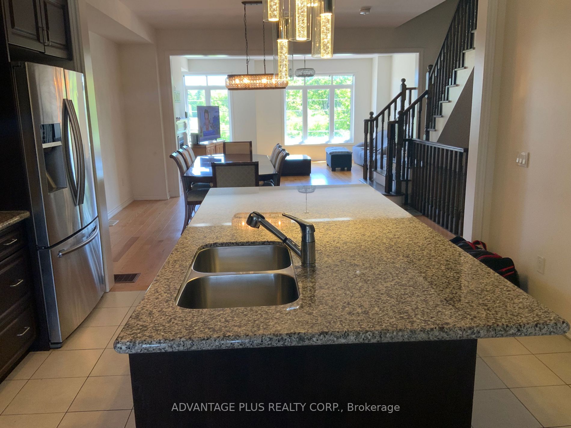 538 Stream Cres