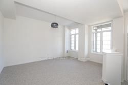 538 Stream Cres
