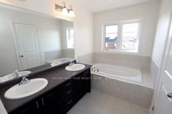 538 Stream Cres