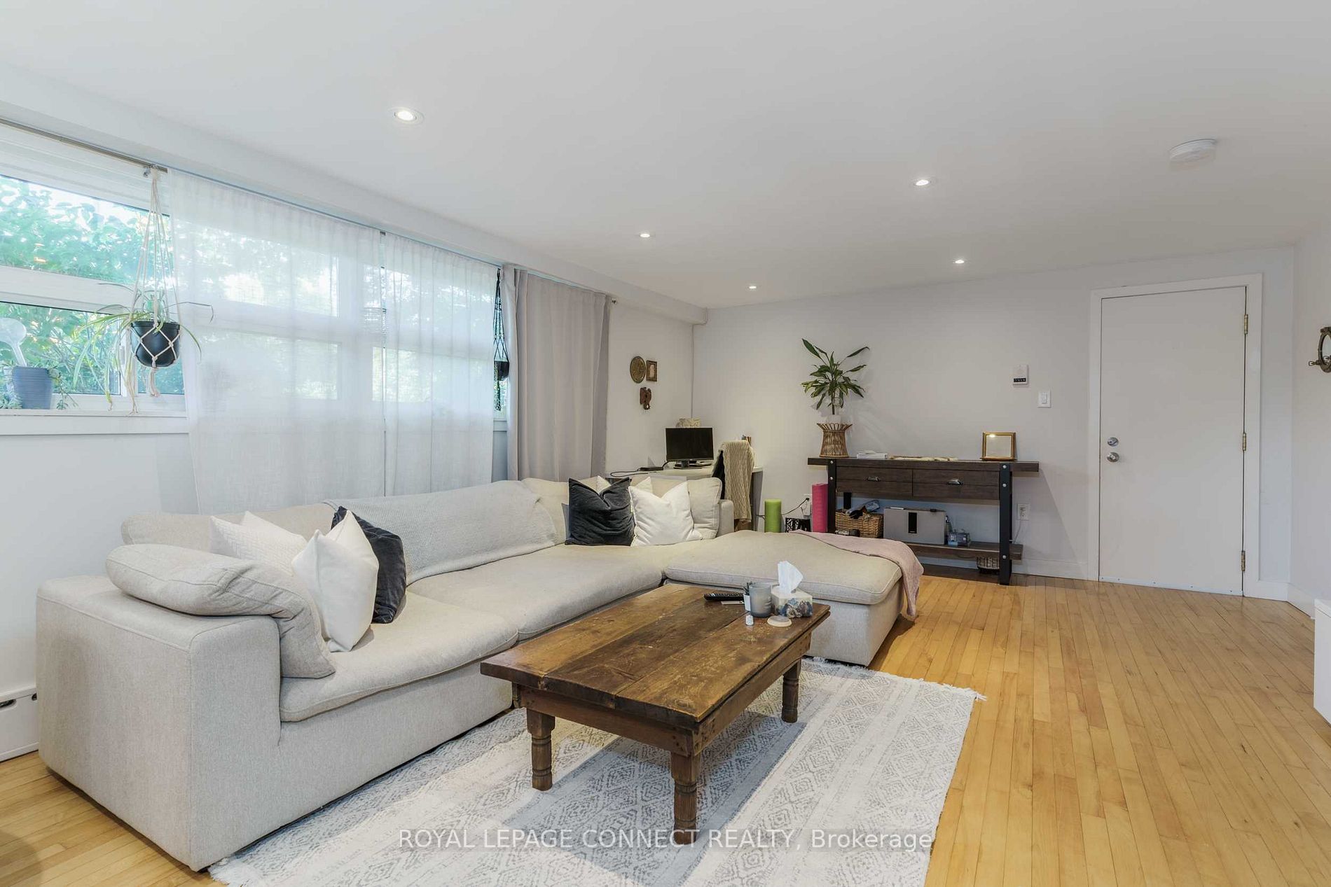 42 Ellis Avenue