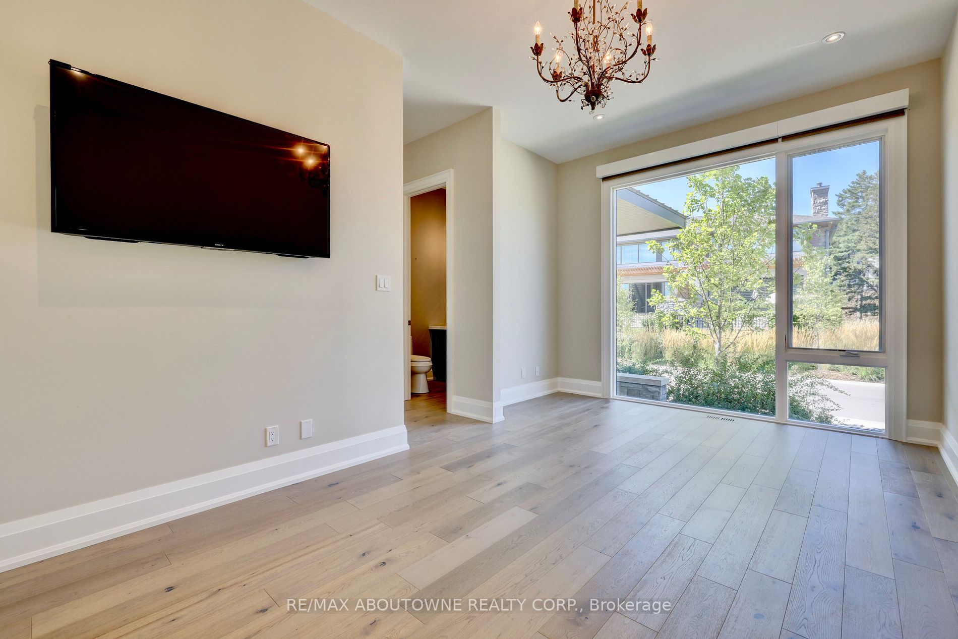 10 Maple Grove Dr, #8