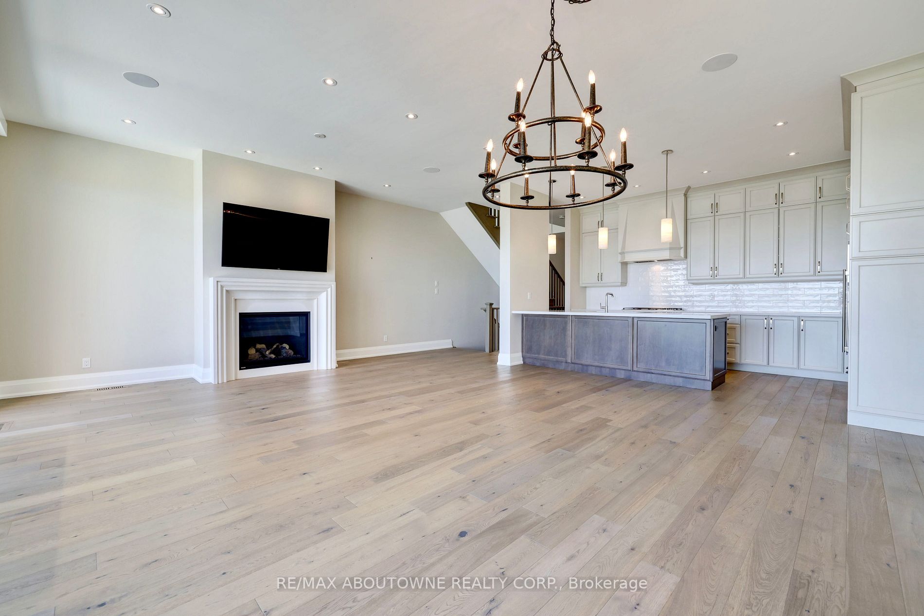 10 Maple Grove Dr, #8