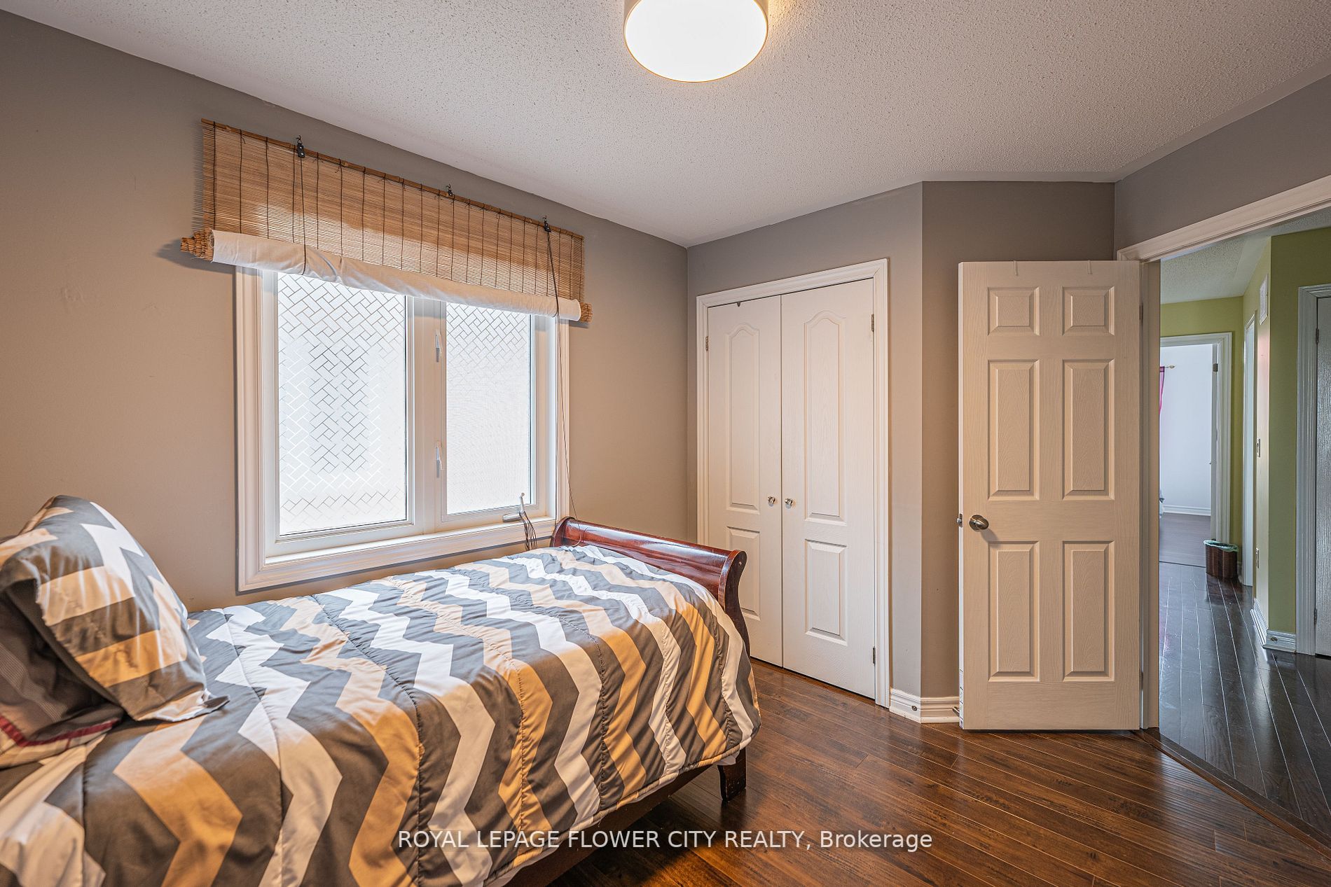 56 Versailles Cres