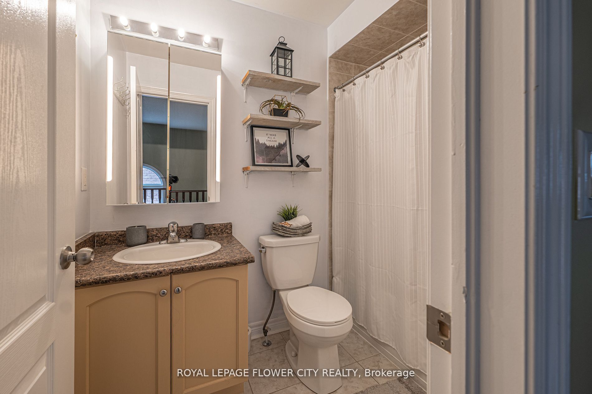56 Versailles Cres