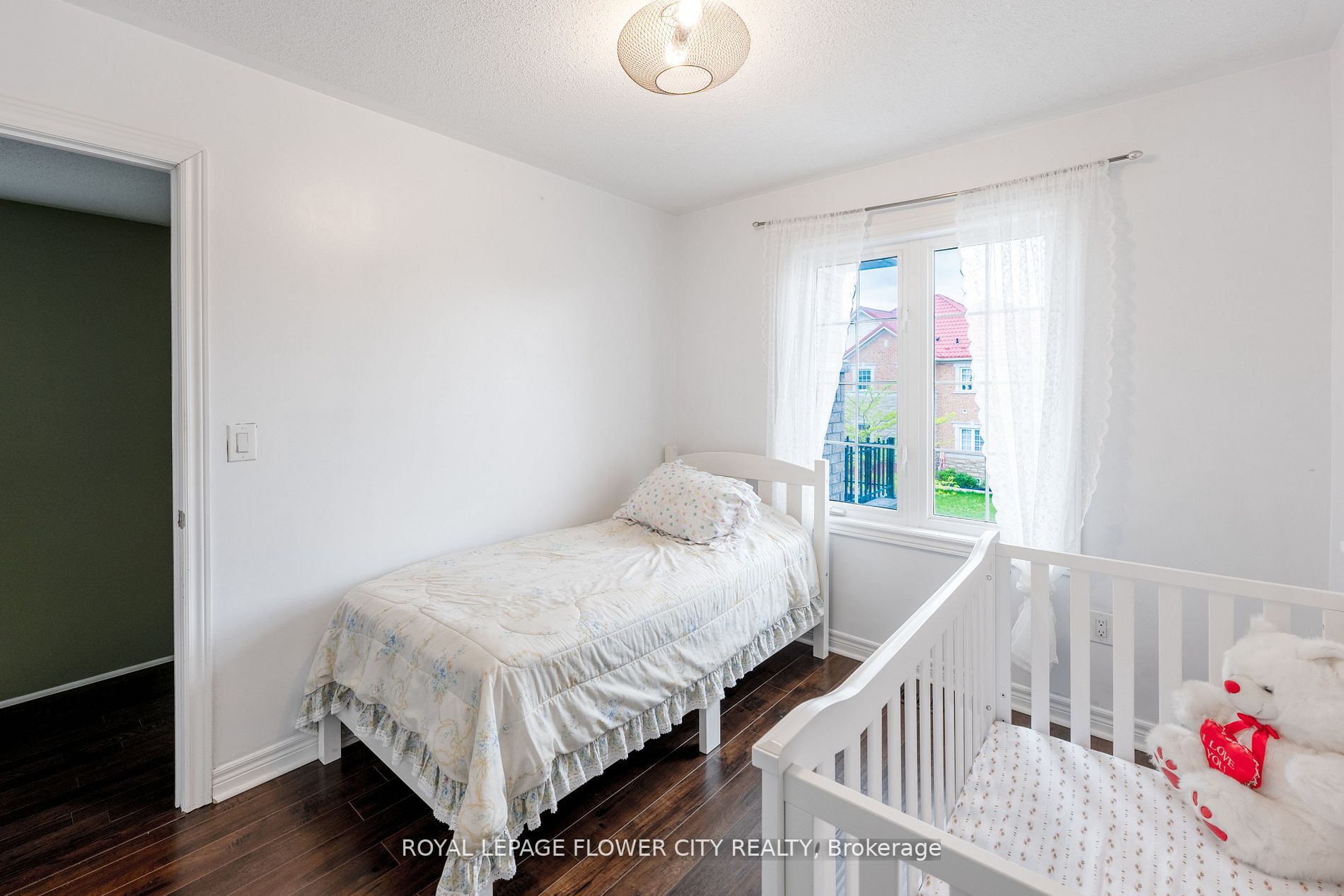 56 Versailles Cres