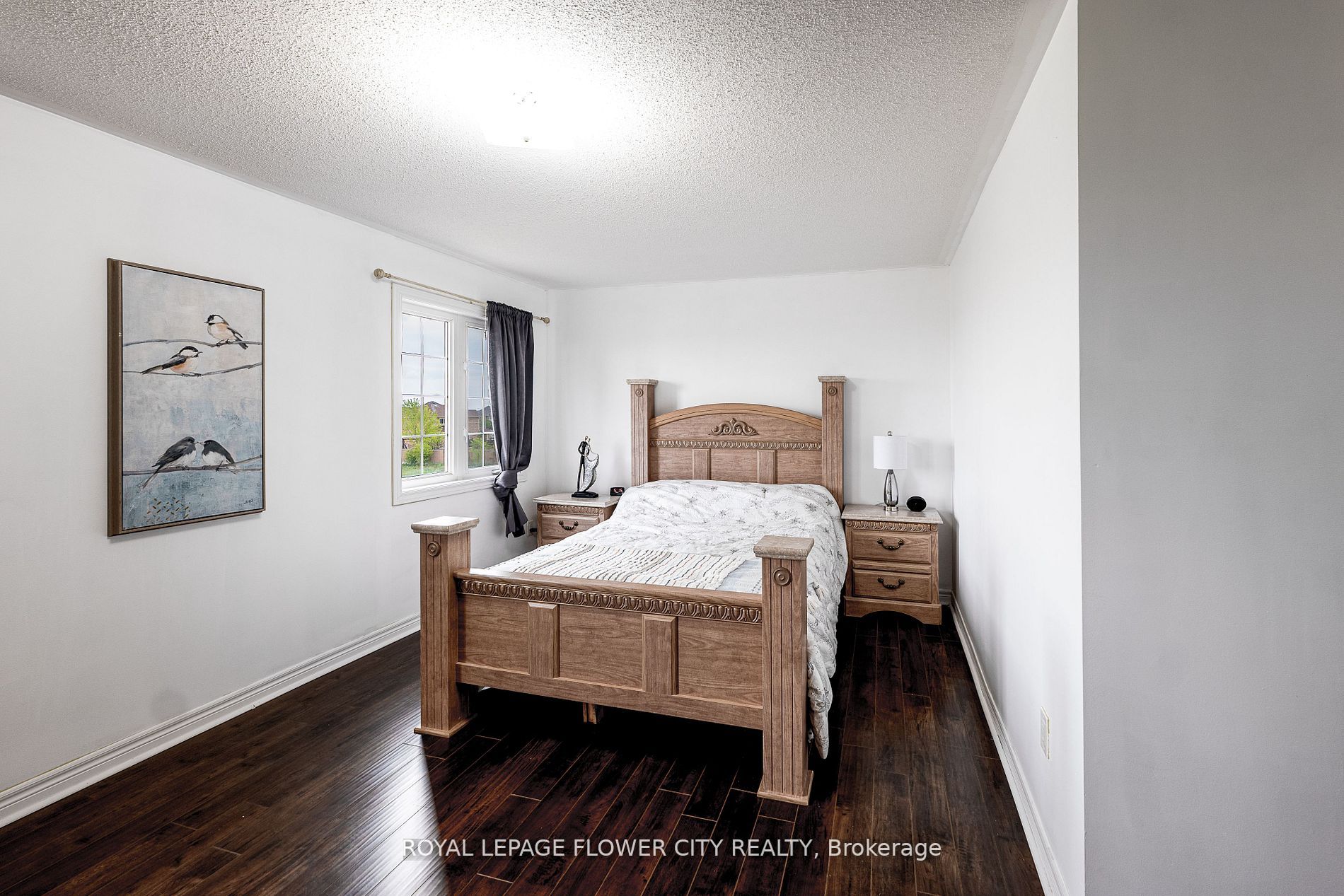 56 Versailles Cres