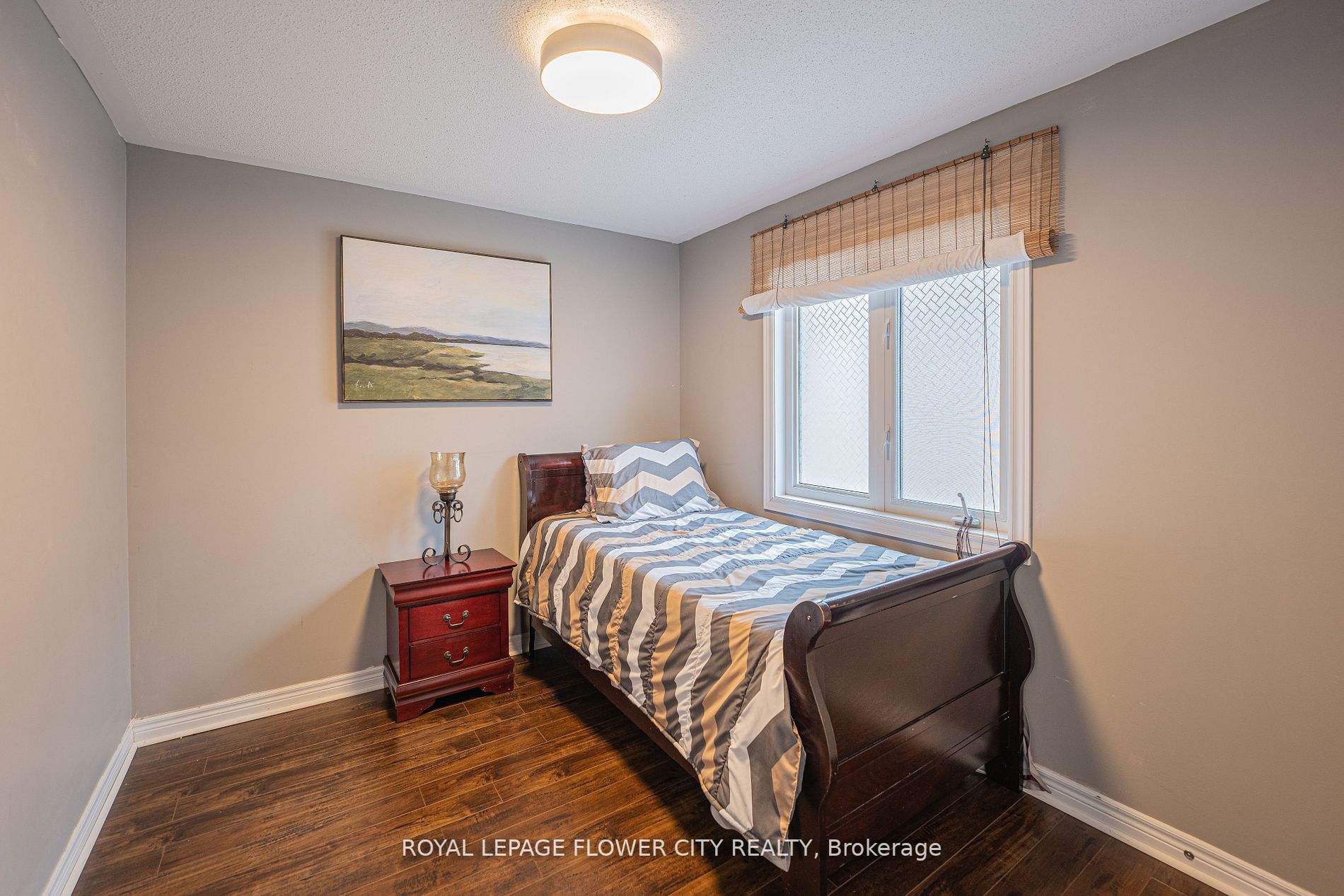 56 Versailles Cres
