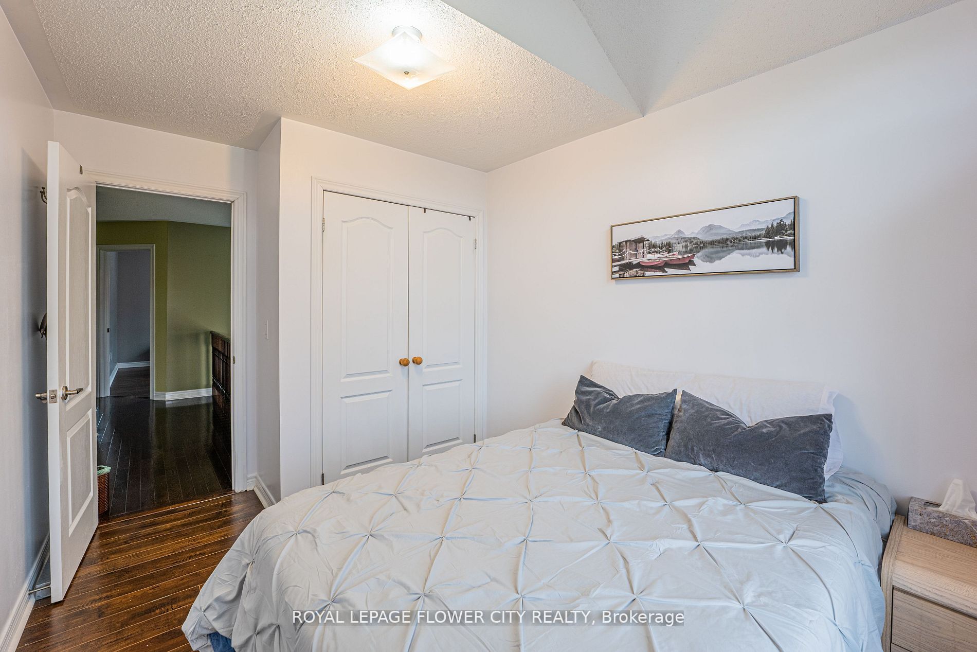56 Versailles Cres