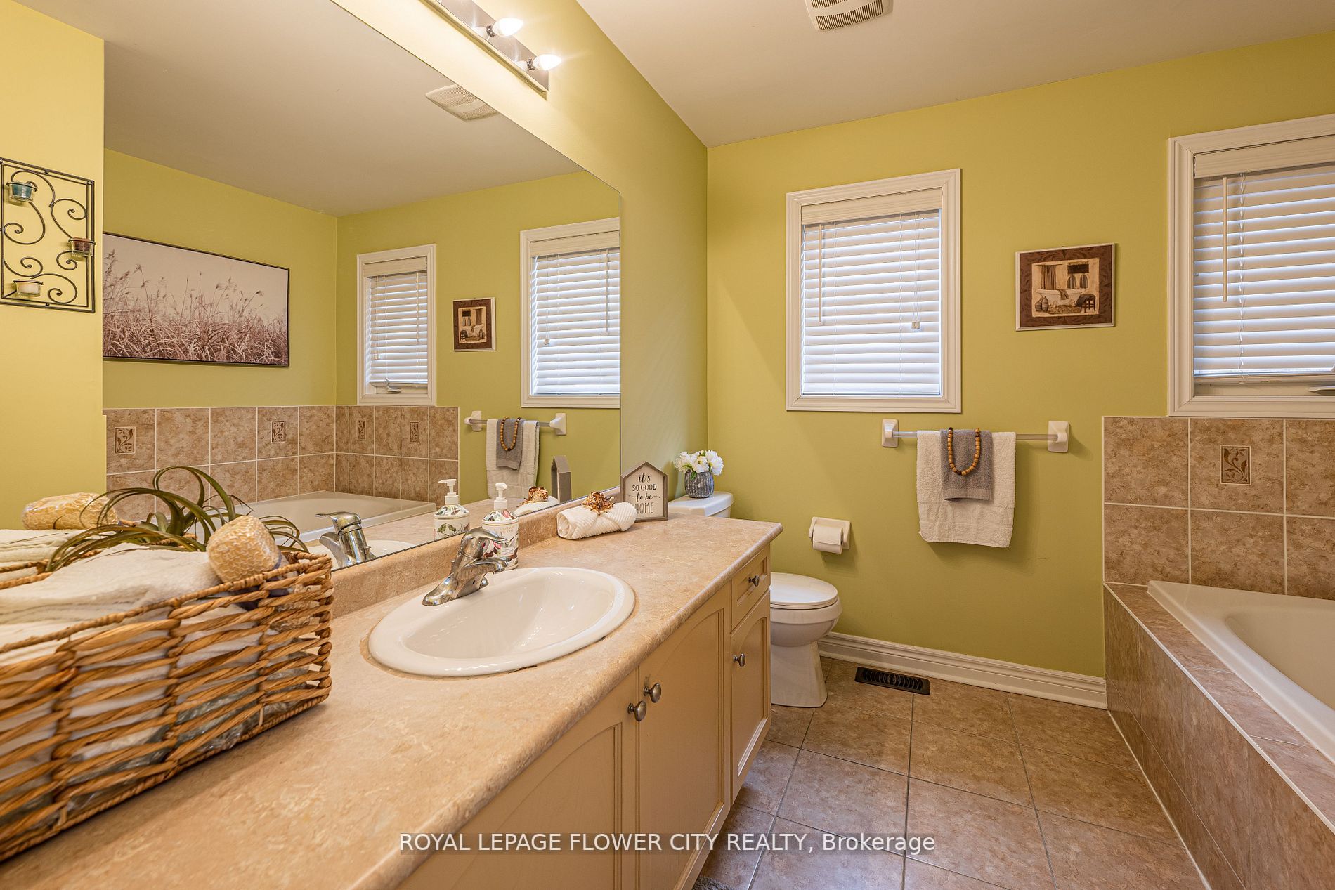 56 Versailles Cres