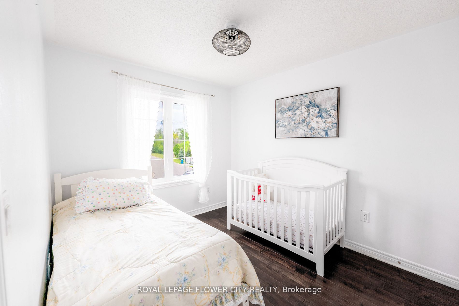 56 Versailles Cres