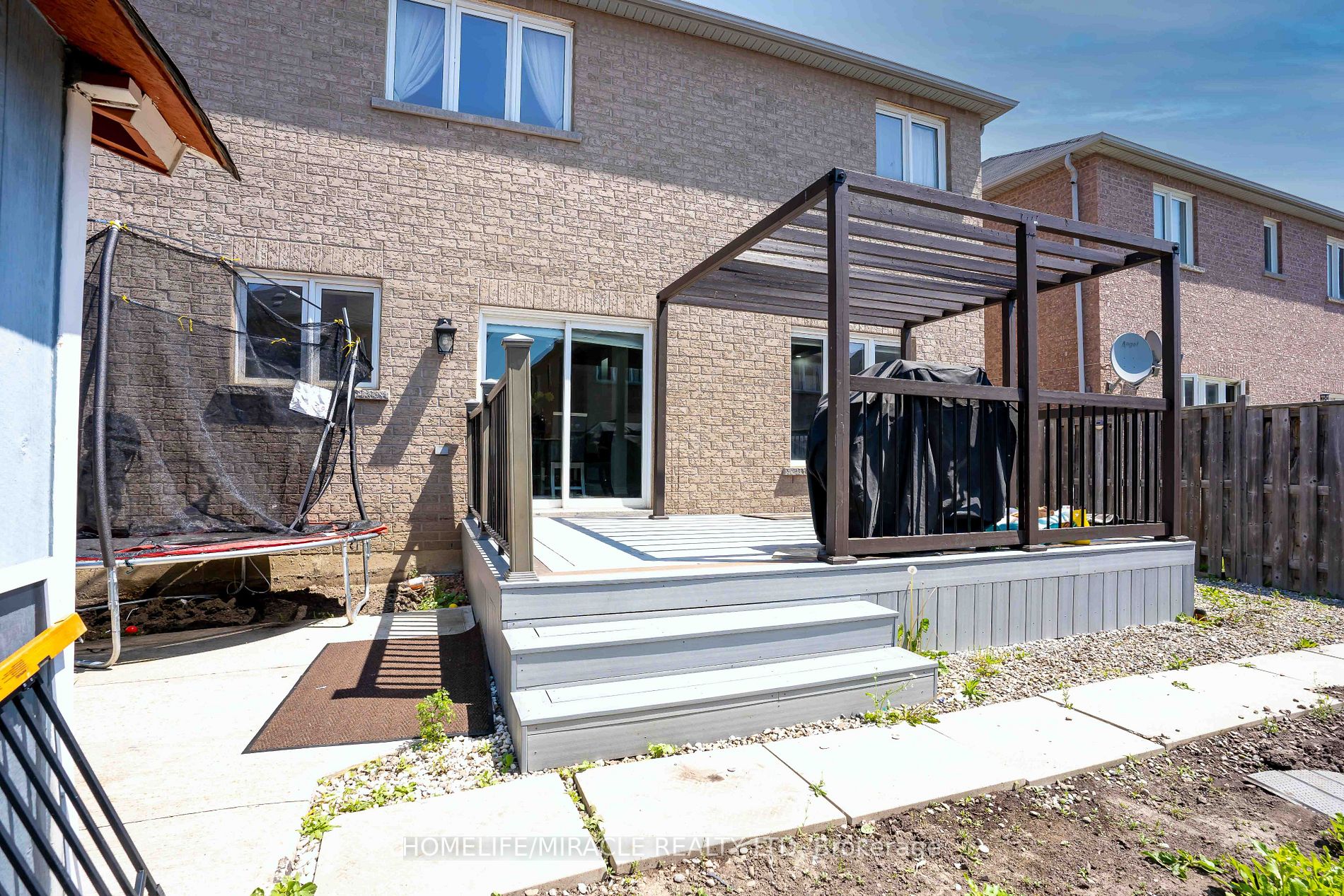 28 Totten Dr