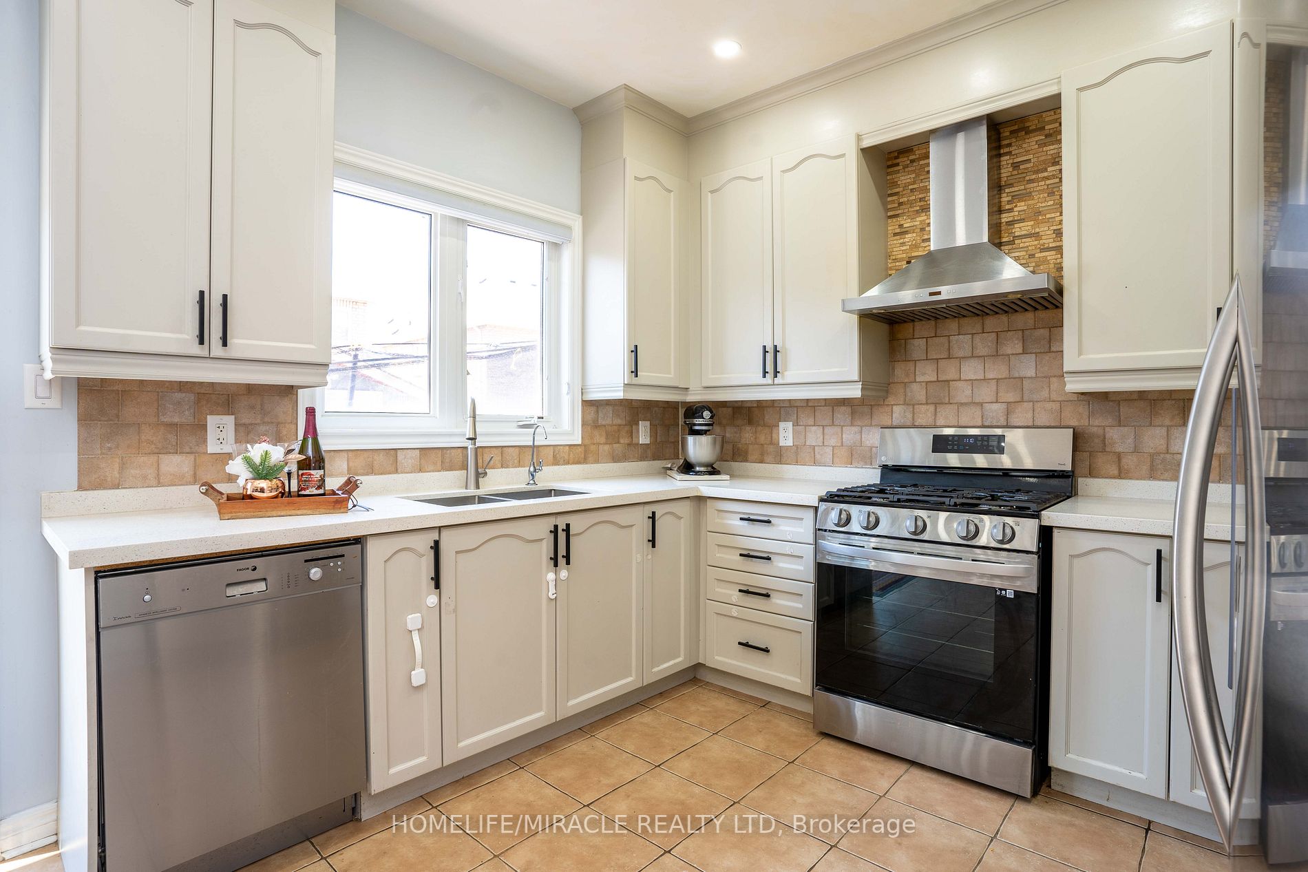 28 Totten Dr